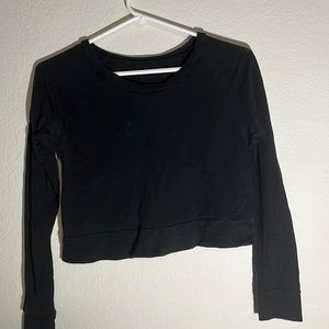 Loose fitting black long-sleeved crop top